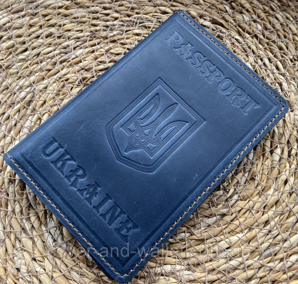 Шкіряна обкладинка на паспорт із гербом України синього кольору ST Leather Київ - фото 1