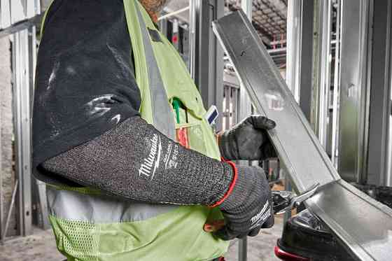 Нарукавник серый MILWAUKEE с сопротивлением порезам 5/E уровня, 45см Одесса