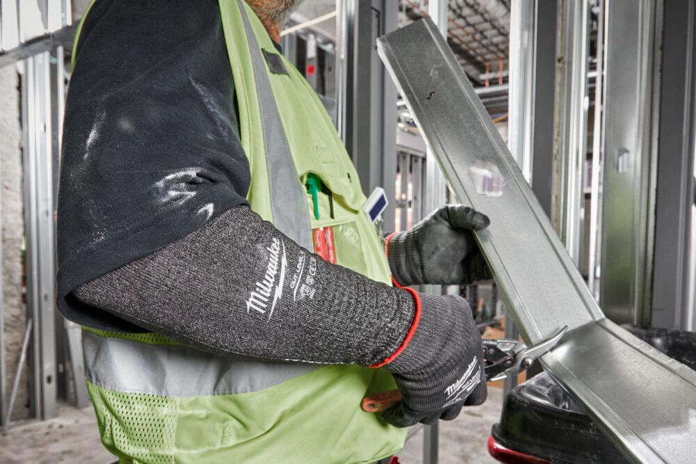 Нарукавник серый MILWAUKEE с сопротивлением порезам 5/E уровня, 45см Одесса - изображение 3