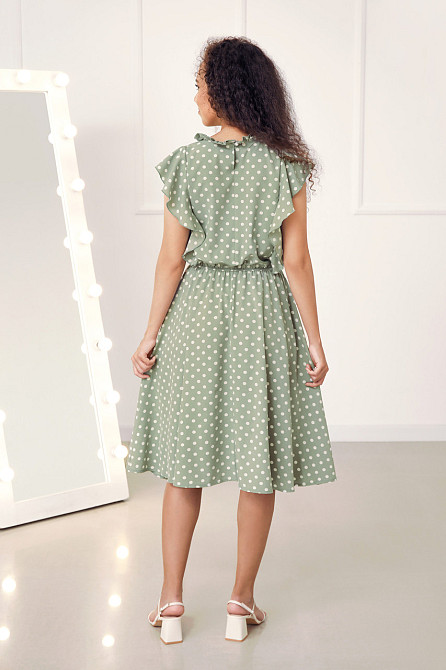 Платье в горошек с воланами 
