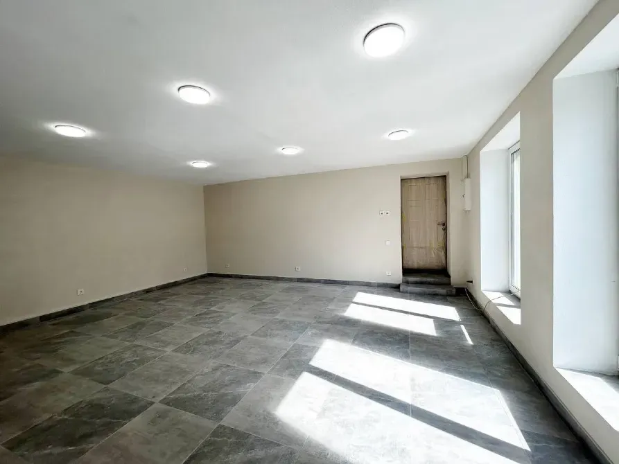 Здам Офіс на пушкіна 2\2 але з окремим входом. Своя вода і каналізація. непоганий ремонт. Є парковка перед будівлею. Дніпро - фото 1