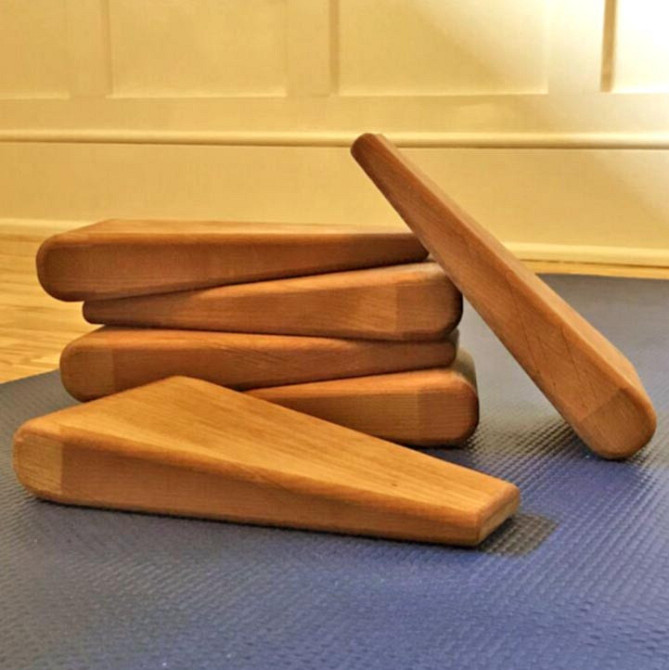 Опорный треугольный йога-блок 