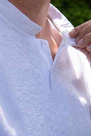 Вишиванка лляна, чоловіча, з гербом, біла, короткий рукав, лен, топ Київ