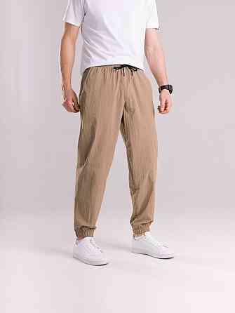 Чоловічі штани джогери з плащівки бежеві з кишенями Pobedov Ground Київ