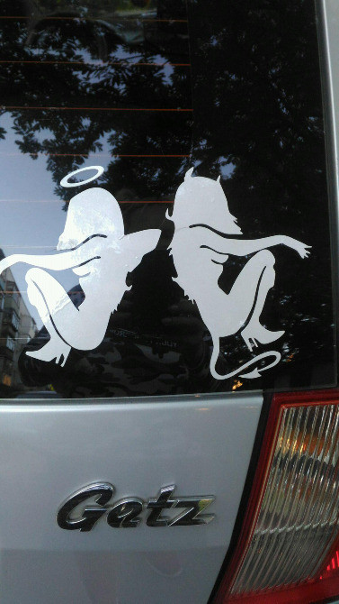 Наклейки на авто Чертенок и Ангелочек сидят Киев - изображение 3