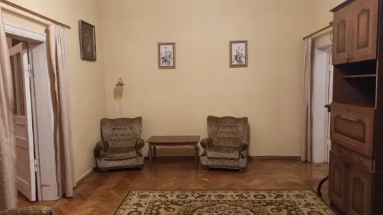 2к. станция метро Площадь Украинских Героев (Лев Толстой) Киев