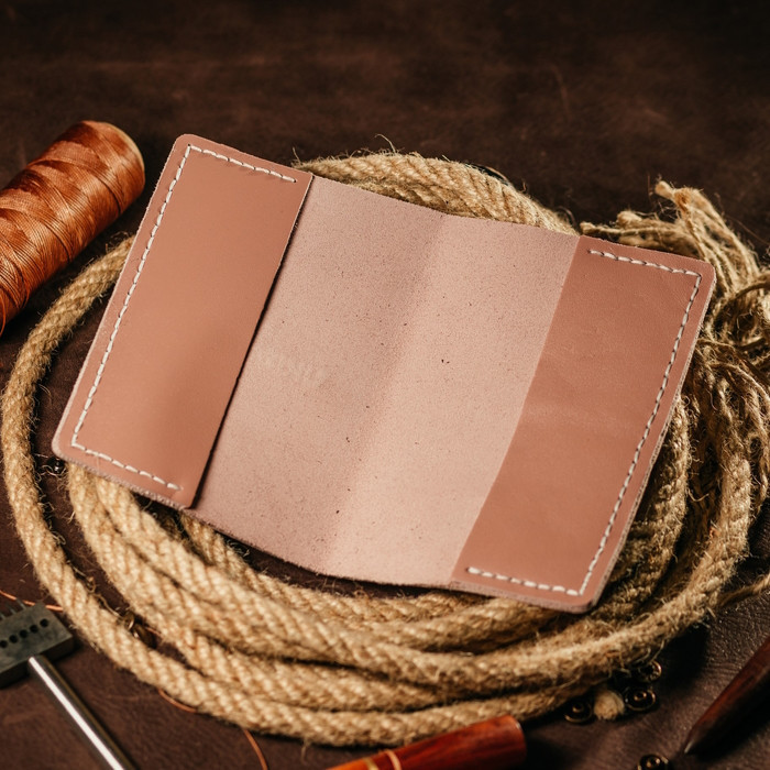 Паспортниця Рожева з тисненням Тризуб шкіряна, обкладинка на паспорт, стильний практичний чохол зі шкіриMasterSem Київ - фото 2