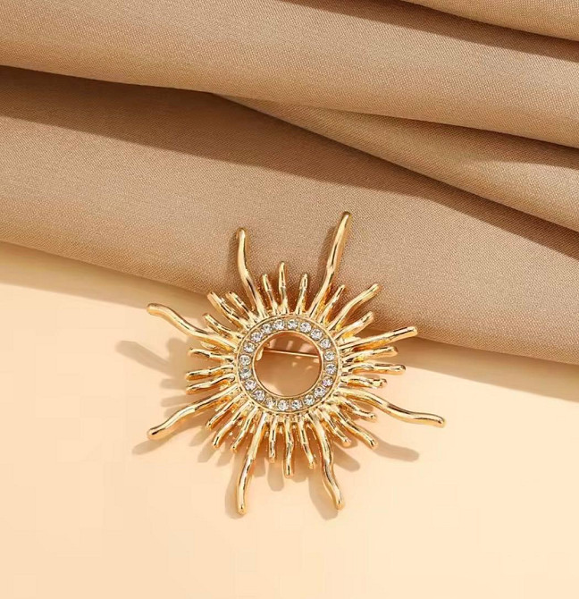 Брошь солнце золотистая с камнями, стильная женская брошь на одежду 4,5 см Киев - изображение 1