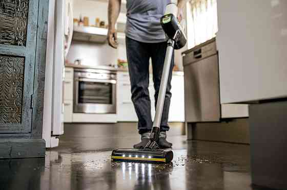 Аккумуляторный пылесос Kärcher VC 6 Cordless ourFamily 1.198-670.0, 250 Вт, 25.2 В, HEPA 12 Киев