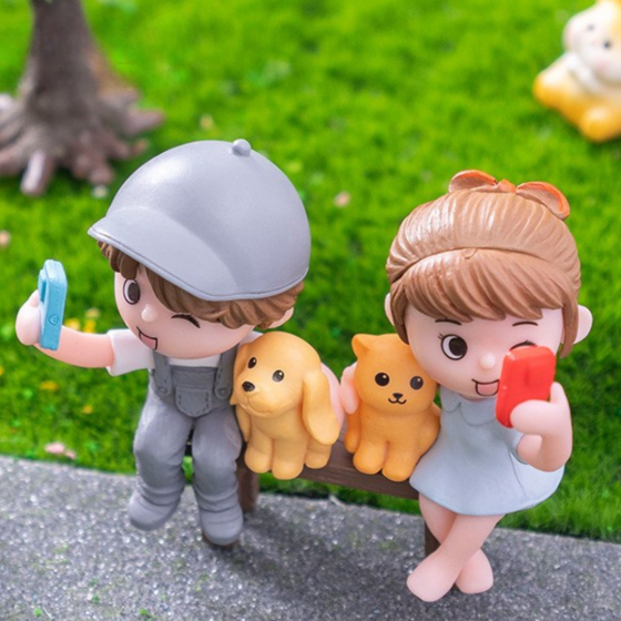Набір фігурок Маленькі Блогери 5.2 х 4.1 см Хлопчик з песиком, дівчинка з котом та 2 лавки Одеса