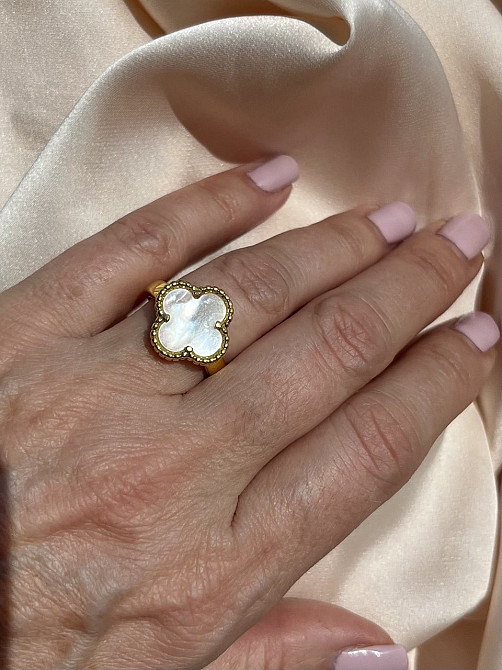 Van Cleef кольцо перламутр позолота 18 К / кольцо клевер белое в лимонном золоте Одесса - изображение 6
