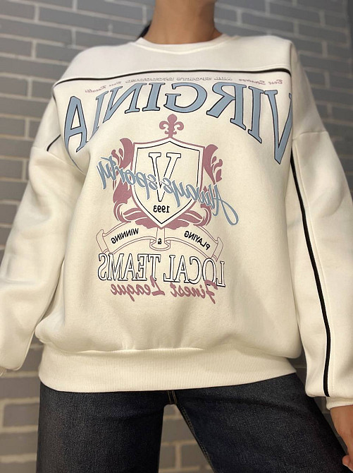 Свитшот женский OLIVIA 2468 надпись впереди VIRGINIA утепленный на флисе модель оверсайз one size, белый, one size Киев - изображение 16