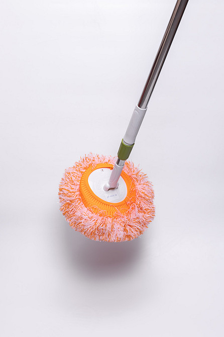 Швабра з телескопічною ручкою та круглою змінною насадкою для прибирання плитки, ламінату та лінолеуму вдома та в офісі HP-35015-36 Коломия - фото 4