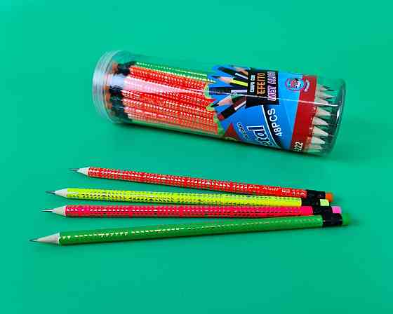 Олівець графітний з ластиком НВ №HW-018+031 неоновий трикутний корпус в банку 48 штук Харків