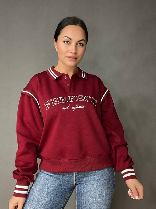 Світшот жіночий A-N 25067 поло з комірцем гудзики оверсайз з аписом вишивкою PERFECT one size, бордо Одеса - фото 4