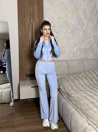 Жіночий стильний велюровий костюм-двійка: приталена кофта + штани кльош турецький плюш велюр Блакитний, 42/44 Одеса