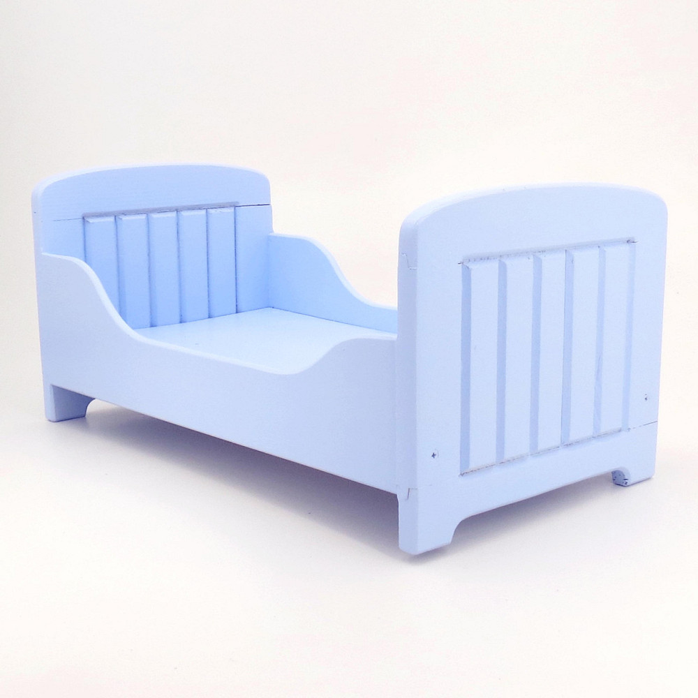 Кровать для кукол 