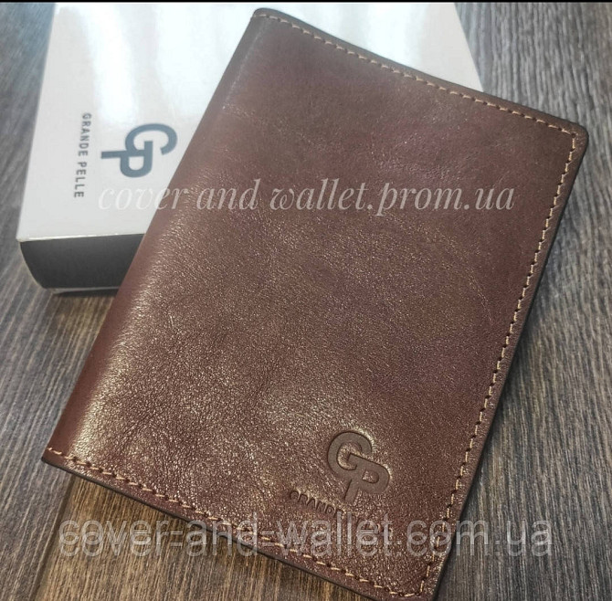 Коричнева обкладинка для закордонного паспорта з гладкої шкіри Grande Pelle 252623 Київ - фото 2
