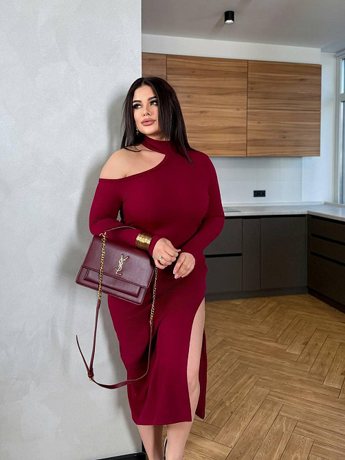 Женское облегающее платье с привлекательным разрезом плотный рубчик резинка Марсал, 50/52 Одесса - изображение 3