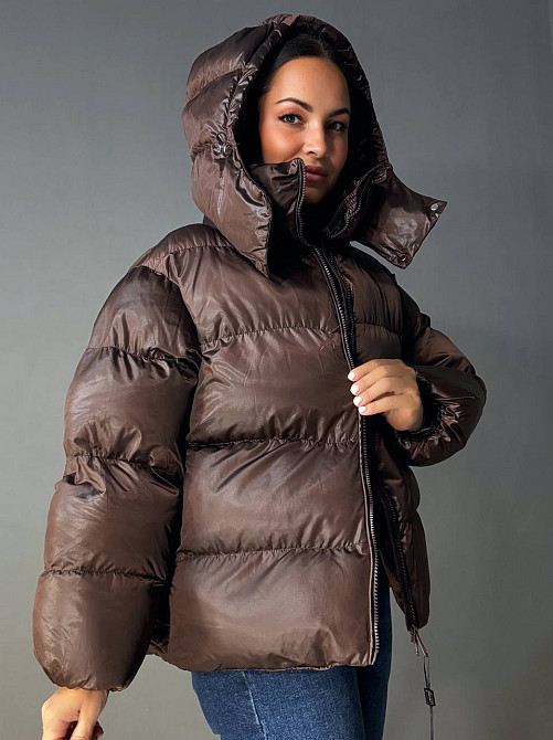 Куртка женская Lady Yep 10041 глянцевая пуффер оверсайз с капюшоном коричневая, коричневый, 42 Киев - изображение 6