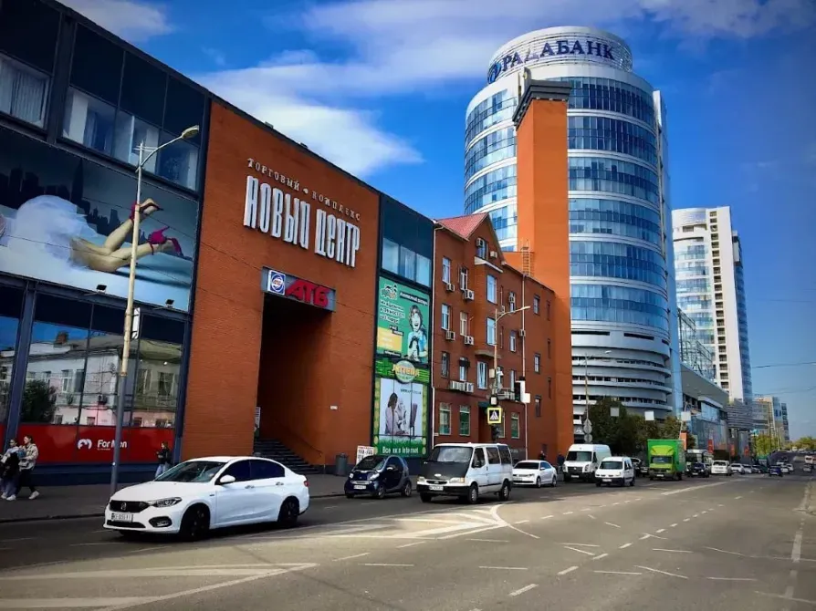 Самий центр міста (вул Глінки), 3 поверх Зручне планування, просторі кімнати (див. план), свій туалет і комірки Дніпро - фото 1