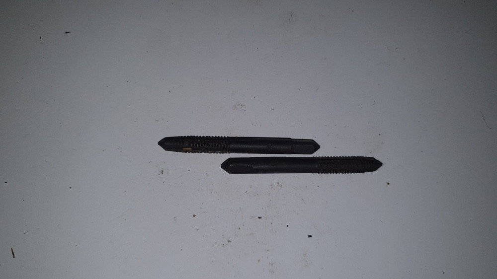 Метчик метрический ручной М6х1 черный. СССР. Харьков - изображение 1