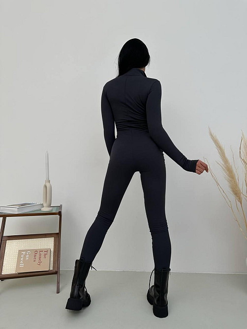 Стильний жіночий утеплений комбінезон у рубчик на флісі та на потайній блискавці Графіт, 42/44 Одеса - фото 4