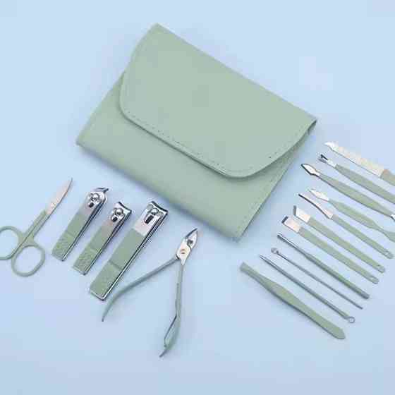 Набор для маникюра и педикюра в кейсе,пинцет,пилочка,ножницы универсальные предметы 16 шт, цвет зеленый Каменец-Подольский