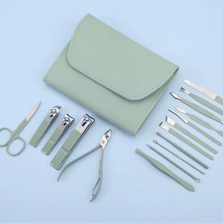 Набор для маникюра и педикюра в кейсе,пинцет,пилочка,ножницы универсальные предметы 16 шт, цвет зеленый Каменец-Подольский - изображение 3