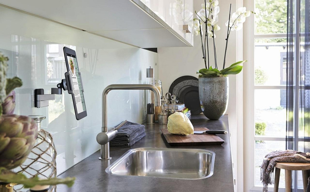 Настенное крепление для планшета Vogel's TMS1030 универсальное 7–13