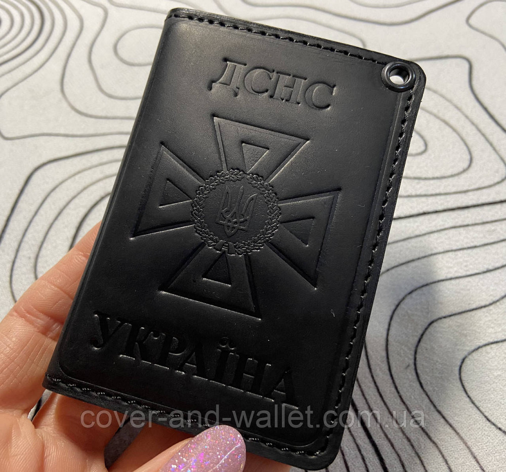 Обкладинка ДСНС із пластиковим шевроном із вінтажної шкіри чорного кольору P_Leather Київ - фото 1