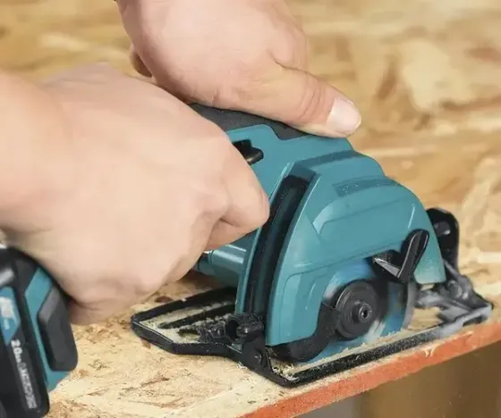 Аккумуляторная дисковая пила 85 мм, 25.5 мм, 2 аккумулятора Коломия