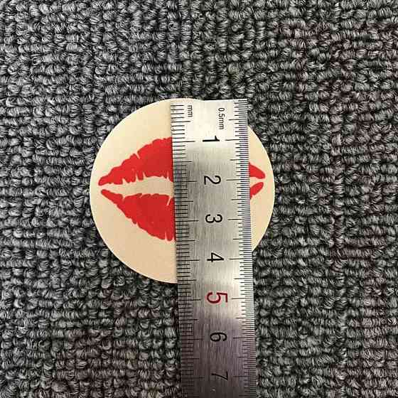 Наклейки на грудь Губки, цвет разноцветный - размер 4,5см Киев