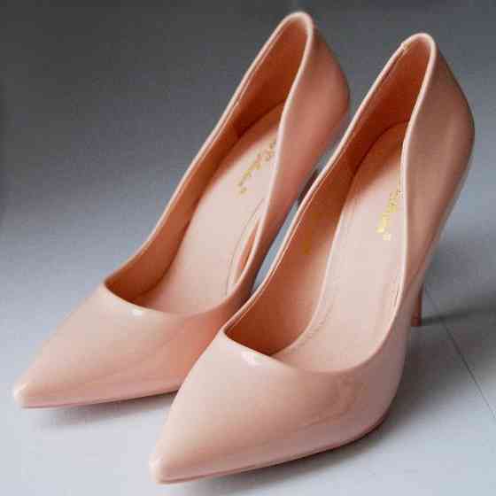 Comer Туфлі жіночі COMER пудра еко-лак каблук 11см 40р (1905) Коломыя