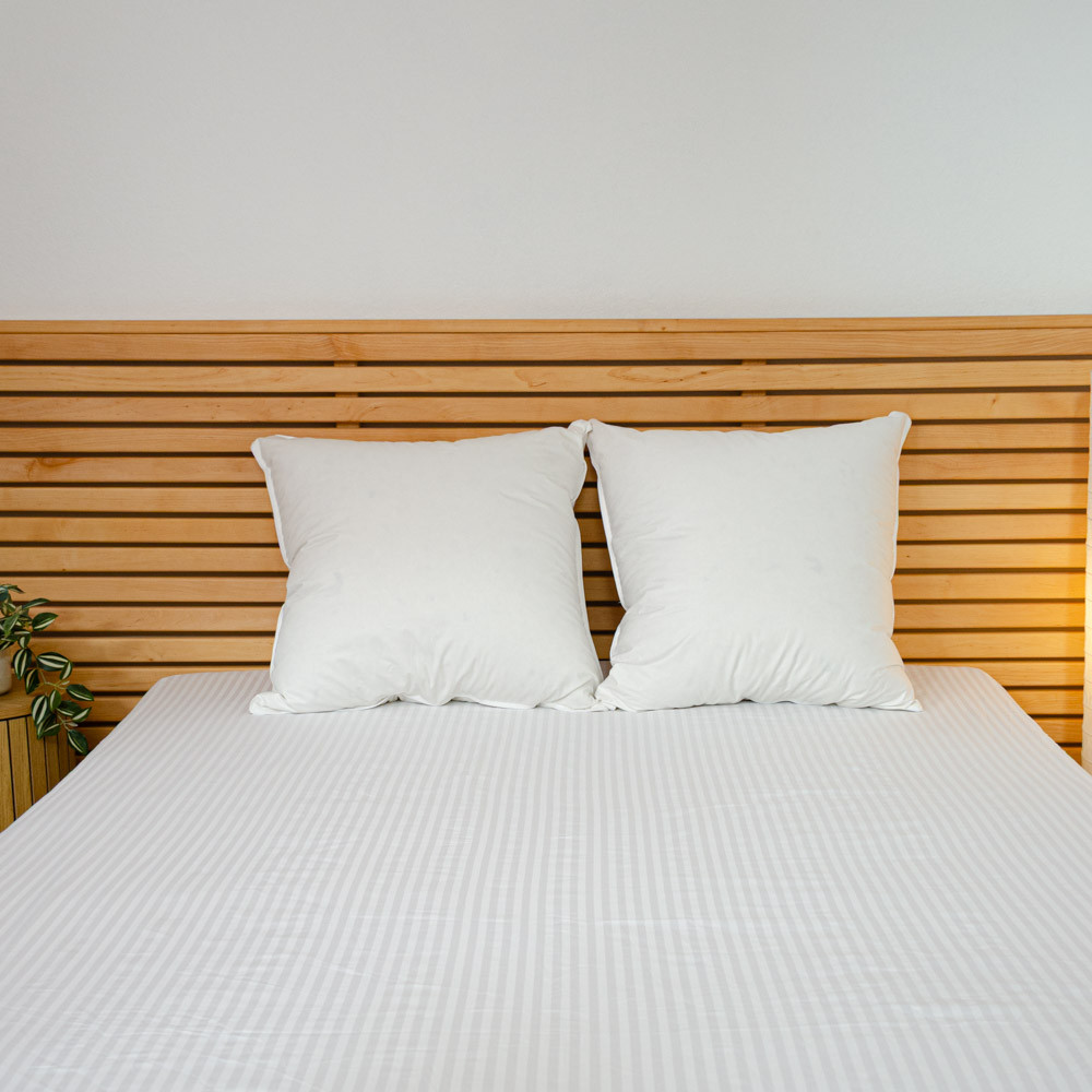 Подушка пухова YouStar 20% пух 80% перо Тік - пружна 60x60 см (Білий) Суми - фото 5