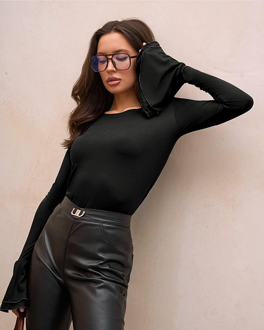 Женский лонгслив с акцентными воланами на рукавах плотная вискоза Черный Одесса - изображение 1