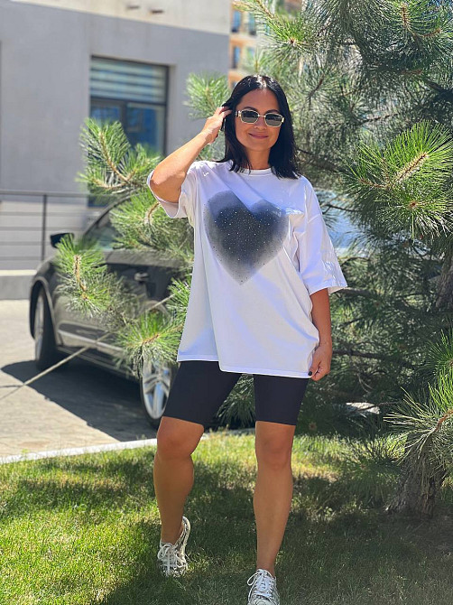 Футболка жіноча SHENG 6820 подовжена супер оверсайз велике серце каміння one size, білий, one size Київ - фото 12