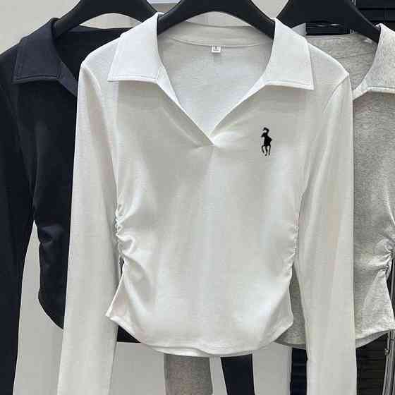 Женский лонгслив-поло из мягкой ткани с эффектом драпировки по бокам вискоза Одесса