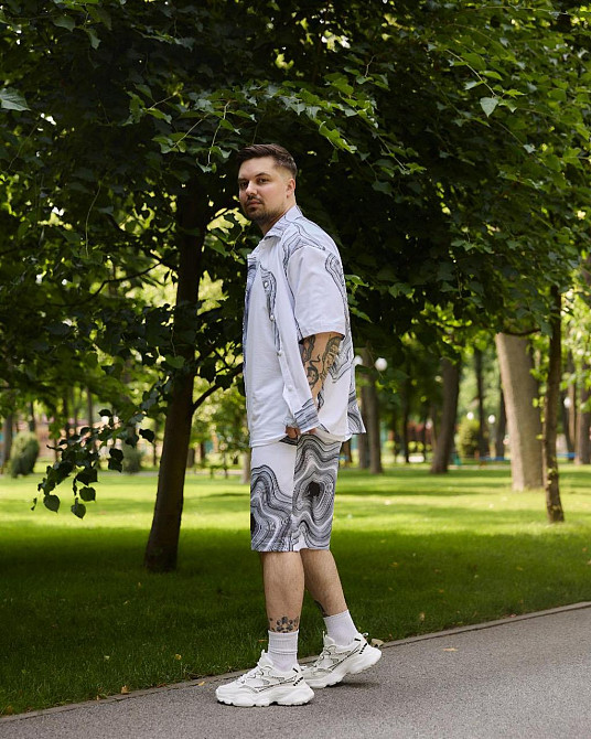 Чоловічий літній костюм сорочка з коротким рукавом і шорти літній комплект для чоловіків на літо двійка білий принт Одеса - фото 8