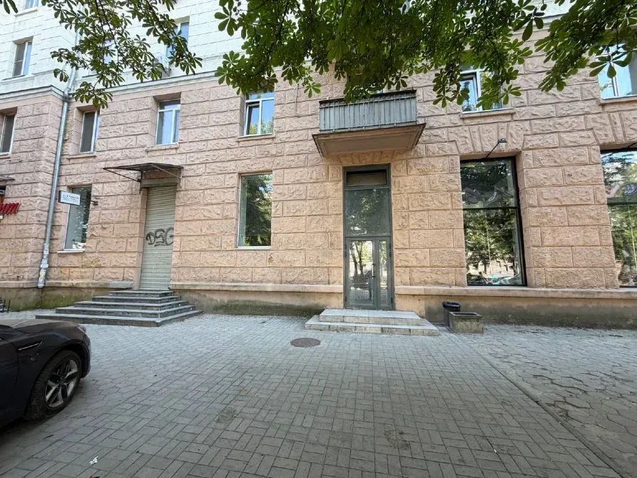 Новий магазин на пр Яворницького 121. Прекрасний автомобільний і пішохідний трафік. Зупинка біля приміщення, парковка перед будівлею, перехід по сусід Дніпро - фото 3