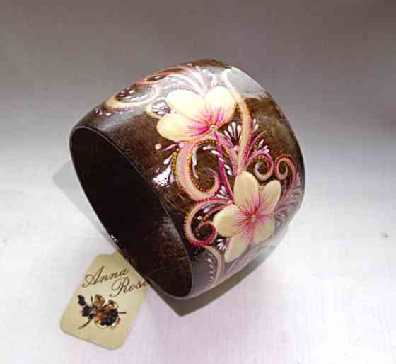 Деревянный браслет коричневый ручной работы 