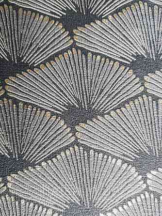 Шпалери вінілові Decoprint Breeze 0.53х10 м геометрія смужки віяло сріблясті на темно сірому Київ