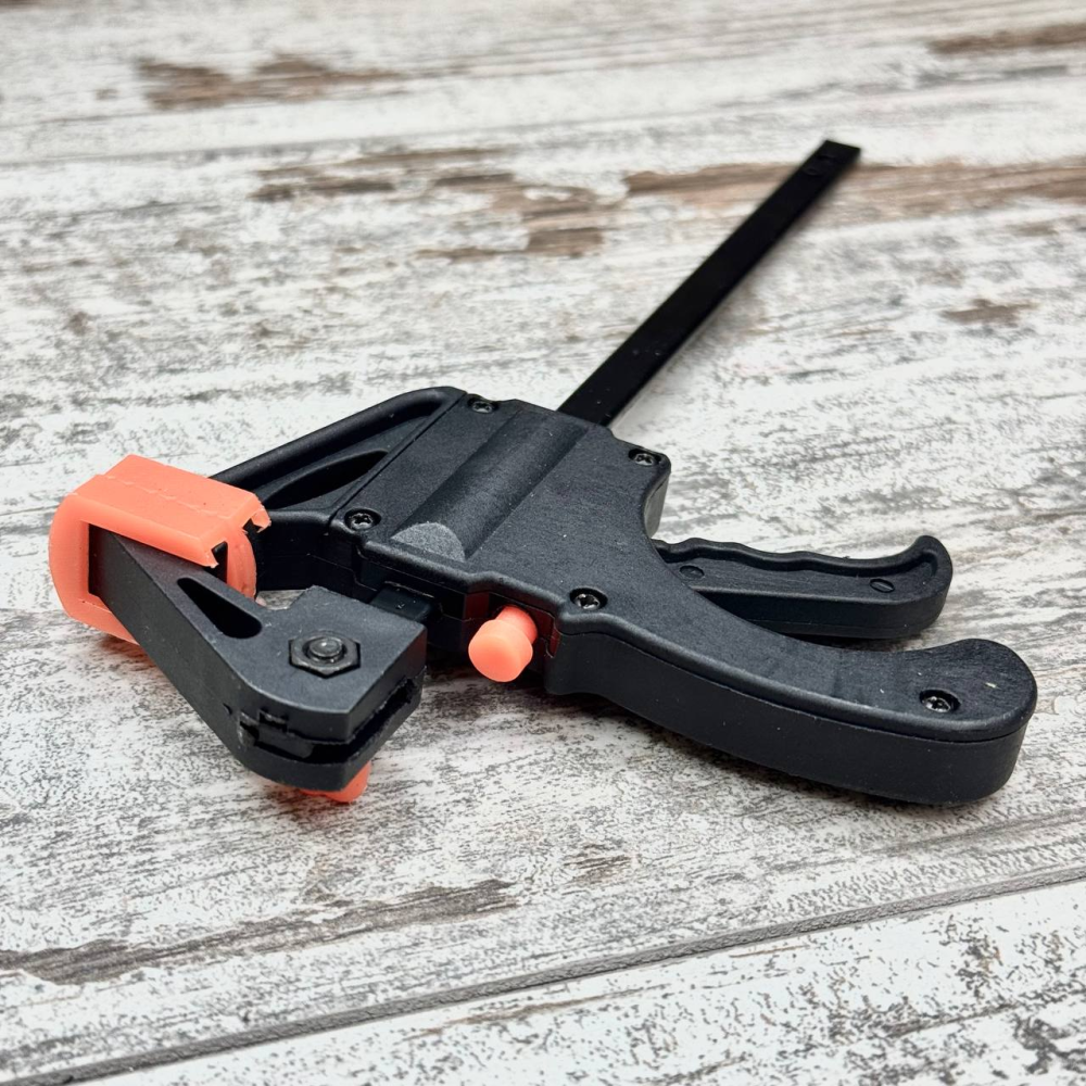 Быстрозажимная F-образная струбцина 4