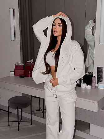 Женский стильный повседневный костюм со стразами свободного кроя трехнить Молочный, 42/44 Одесса