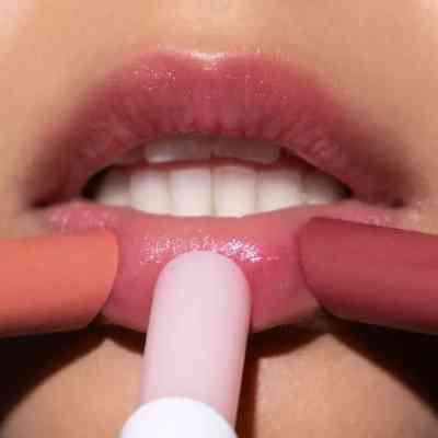 Помада для губ Artdeco Color Booster Lip Balm 04 - Rose (4052136082173) Винница