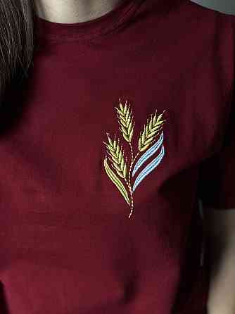 Женская яркая вышитая футболка вышиванка бордовая с пышным колоском Киев