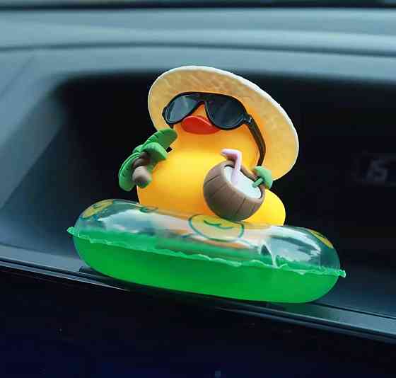 Декор для авто качка на панель, фігурка качка в окулярах з кокосом, прикраса в машину ПВХ Київ