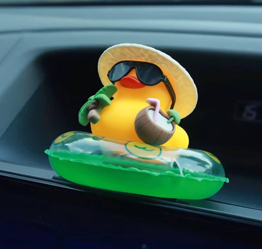 Декор для авто качка на панель, фігурка качка в окулярах з кокосом, прикраса в машину ПВХ Київ - фото 5