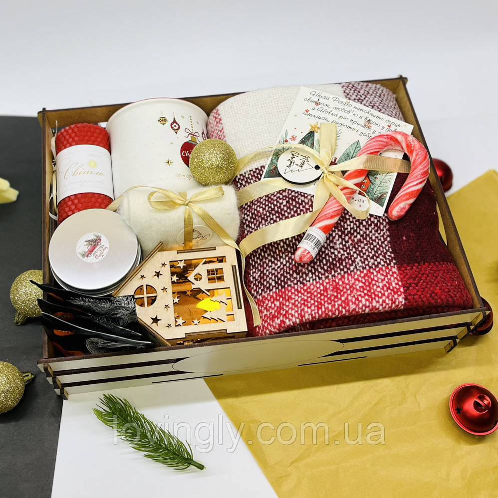 Новогодний подарочный набор с пледом, чашкой, кашемировыми носками и LED-домик Ирпень - изображение 3
