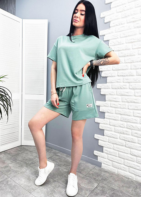 Трикотажный костюм с шортами 